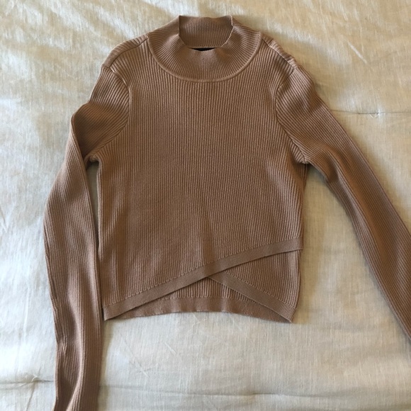 Kendall and Kylie women’s mock neck sweater - Picture 2 of 3